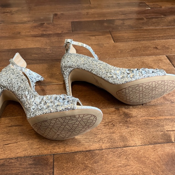 Badgley Mischka Jewel - Conroy Heels - Picture 5 of 9